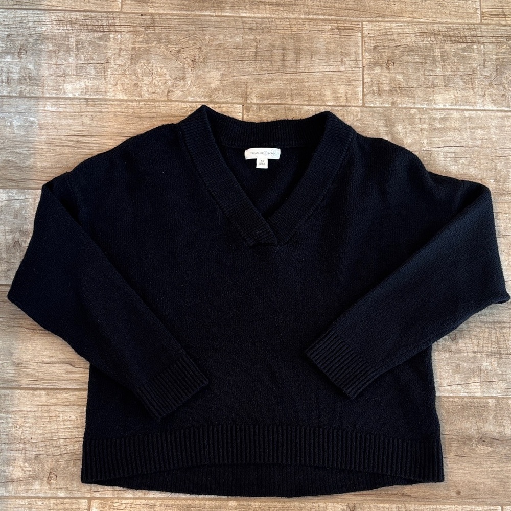 Treasure & Bond Elegant Black V-Neck Sweater